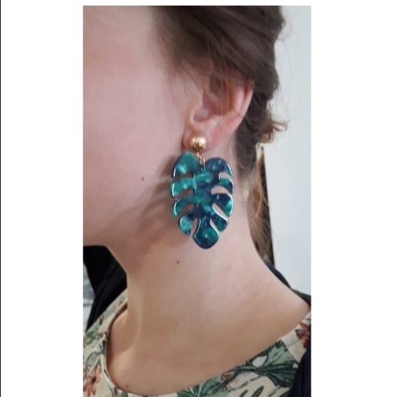 Monstera Tropical Leaf Statement Earrings - Picture 3 of 4